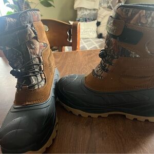 Men’s Snow Boots - Size 9